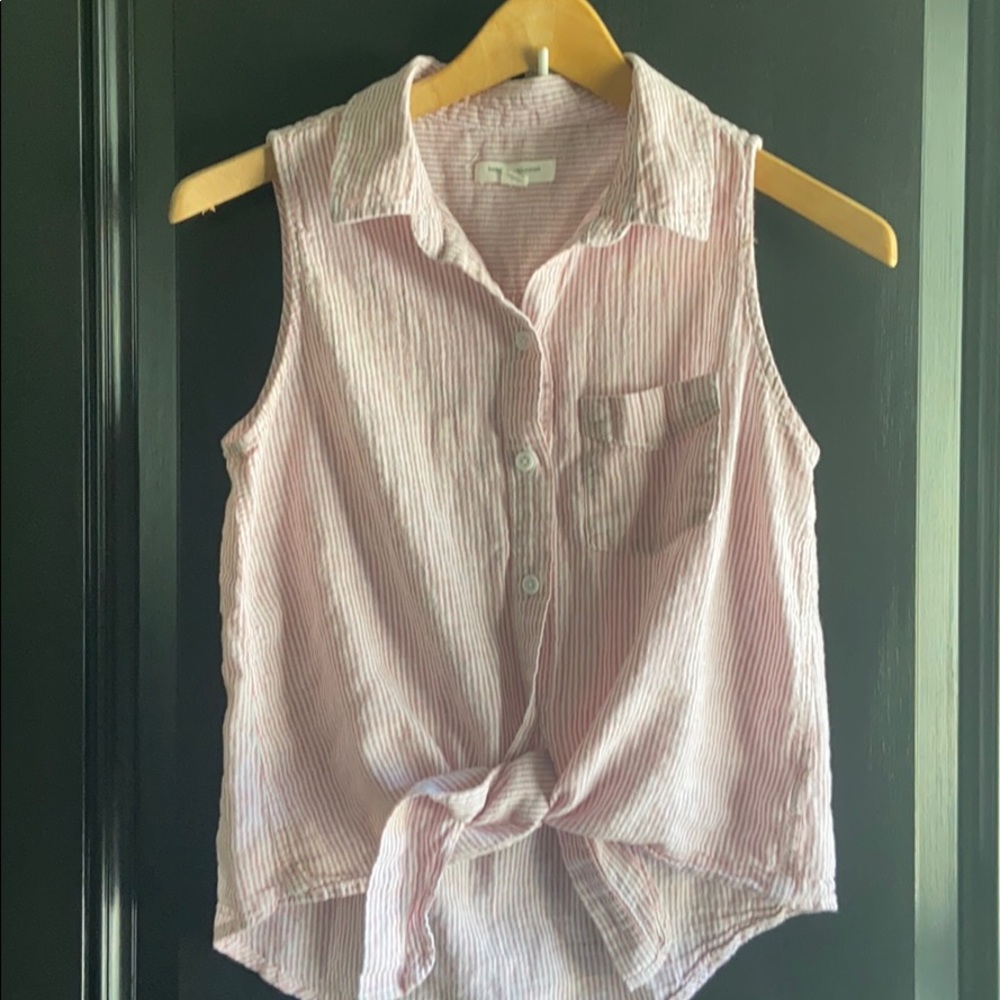 Seersucker pink and white top with tie waist 💓🤍
